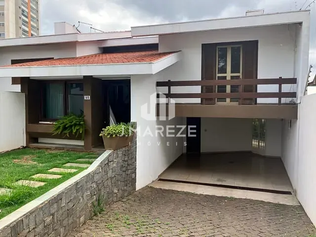 Casa com 1039m² 4 quartos e 5 banheiros, à venda ou para alugar, no bairro Centro em Apucarana