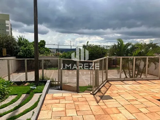 Casa com 1039m² 4 quartos e 5 banheiros, à venda ou para alugar, no bairro Centro em Apucarana