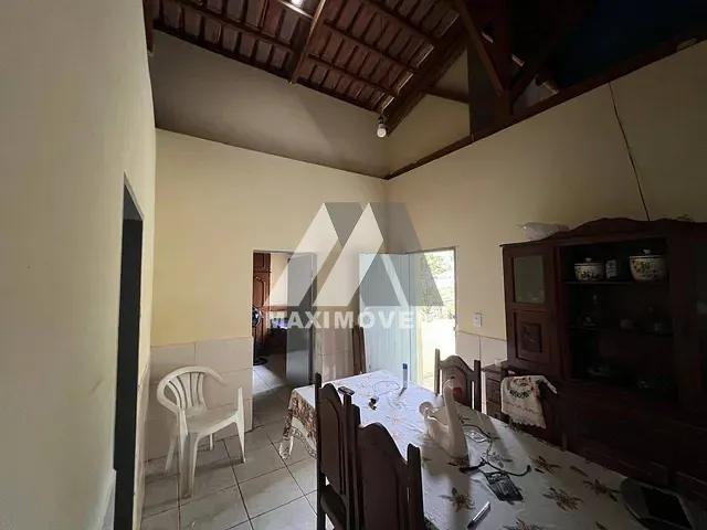 Casa com 290m² 5 quartos e 1 banheiro, à venda, no bairro Alto Mercado em Araçuaí