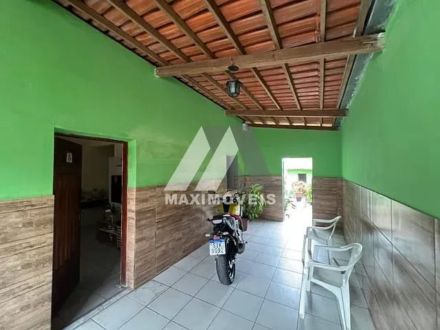 Casa com 290m² 5 quartos e 1 banheiro, à venda, no bairro Alto Mercado em Araçuaí