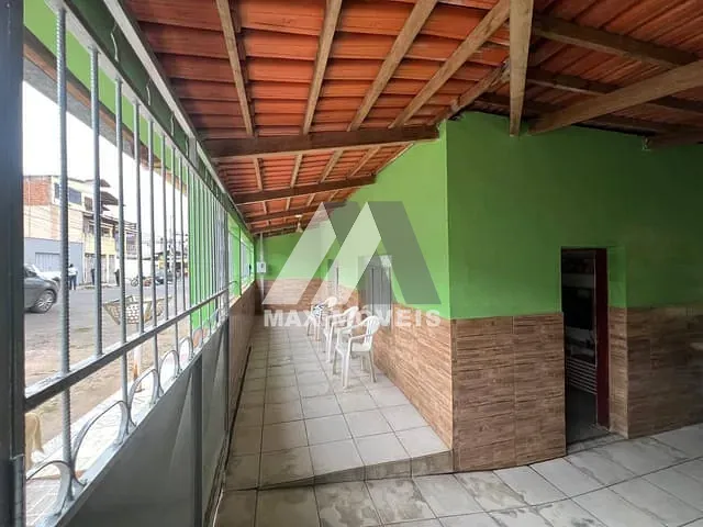 Casa com 290m² 5 quartos e 1 banheiro, à venda, no bairro Alto Mercado em Araçuaí