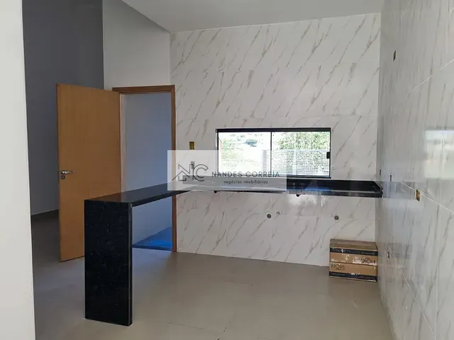 Casa 3 quartos e 2 banheiros, à venda, no bairro Colúmbia em Londrina