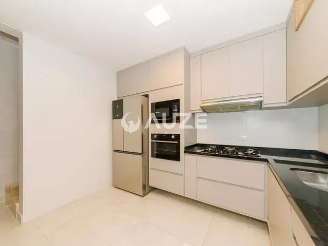 Casa com 165m² 3 quartos e 3 banheiros, à venda, no bairro Xaxim em Curitiba
