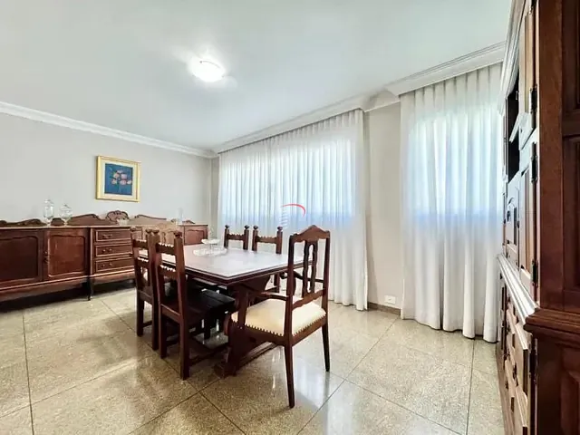 Casa 4 quartos e 6 banheiros, à venda, no bairro Andrade em Londrina
