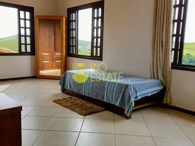 Casa com 360m² 6 quartos e 5 banheiros, à venda, no bairro Jardim Amália em Volta Redonda