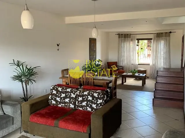 Casa com 360m² 6 quartos e 5 banheiros, à venda, no bairro Jardim Amália em Volta Redonda