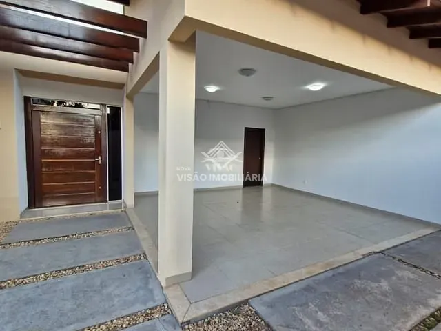 Casa com 196m² 3 quartos e 1 banheiro, à venda, no bairro Residencial Florença em Sinop