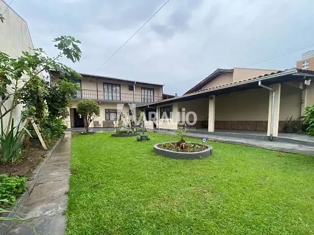 Casa com 295m² 3 quartos e 3 banheiros, à venda, no bairro São Judas em Itajaí
