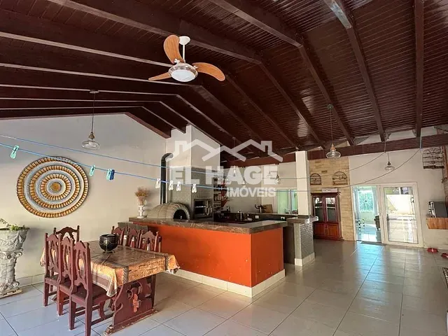 Casa com 420m² 4 quartos e 5 banheiros, à venda, no bairro Jardim Itália em Cuiabá