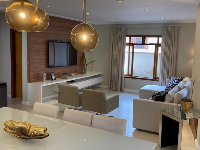 Casa com 360m² 4 quartos e 4 banheiros, à venda, no bairro Urbanova em São José dos Campos