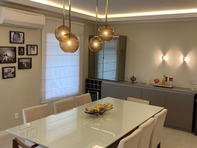 Casa com 360m² 4 quartos e 4 banheiros, à venda, no bairro Urbanova em São José dos Campos