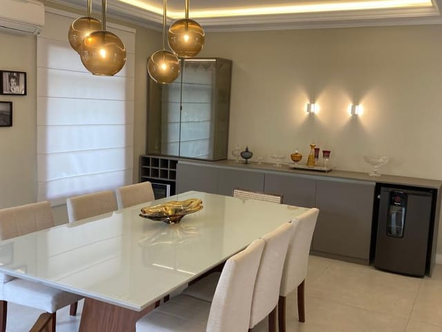 Casa com 360m² 4 quartos e 4 banheiros, à venda, no bairro Urbanova em São José dos Campos