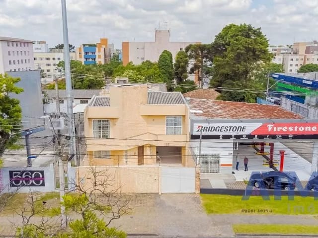 Casa com 400m² 4 quartos e 10 banheiros, à venda, no bairro Portão em Curitiba