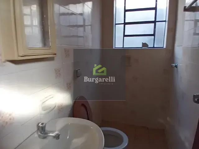 Casa 2 quartos e 1 banheiro, para alugar, no bairro Centro em Lavras