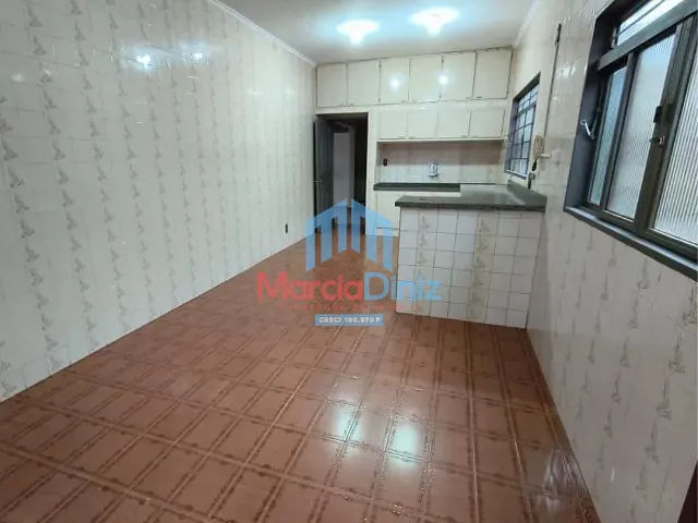 Casa 4 quartos e 2 banheiros, para alugar, no bairro Centro em Ituverava