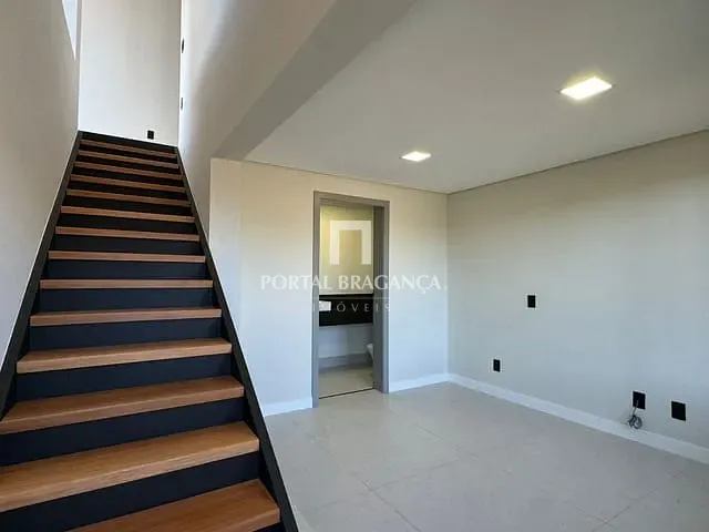 Casa com 360m² 3 quartos e 5 banheiros, à venda, no bairro Parque Imperador em Bragança Paulista