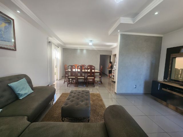 Casa com 360m² 3 quartos e 3 banheiros, à venda, no bairro Vila Nova em Louveira