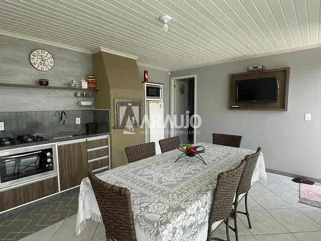 Casa com 350m² 3 quartos e 2 banheiros, à venda, no bairro Centro em Ilhota