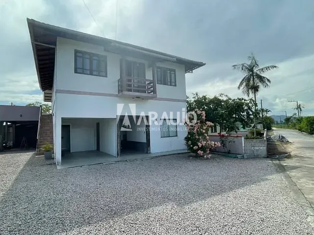 Casa com 350m² 3 quartos e 2 banheiros, à venda, no bairro Centro em Ilhota