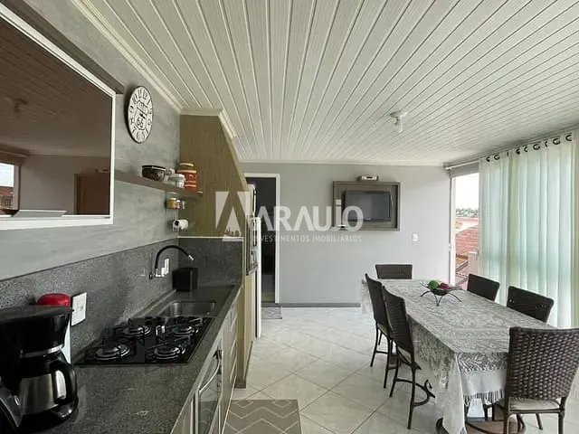 Casa com 350m² 3 quartos e 2 banheiros, à venda, no bairro Centro em Ilhota