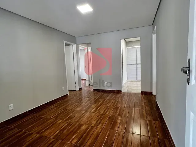 Casa 3 quartos e 2 banheiros, à venda, no bairro Vila Redenção em Pirassununga