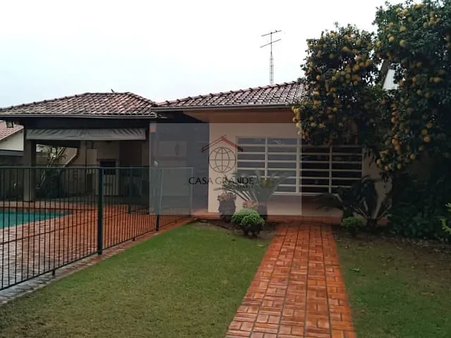 Casa com 876m² 3 quartos e 3 banheiros, à venda, no bairro Centro em Rolândia