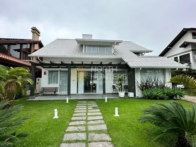 Casa com 450m² 5 quartos e 5 banheiros, para alugar, no bairro Jurerê Internacional em Florianópolis