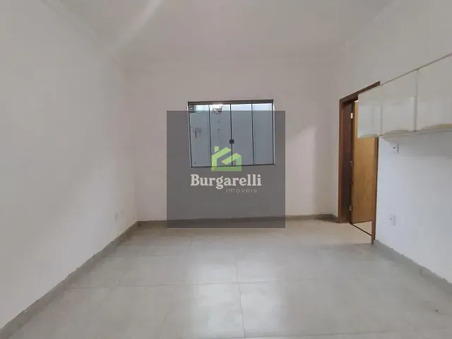 Casa 3 quartos e 2 banheiros, para alugar, no bairro Jardim Campestre em Lavras
