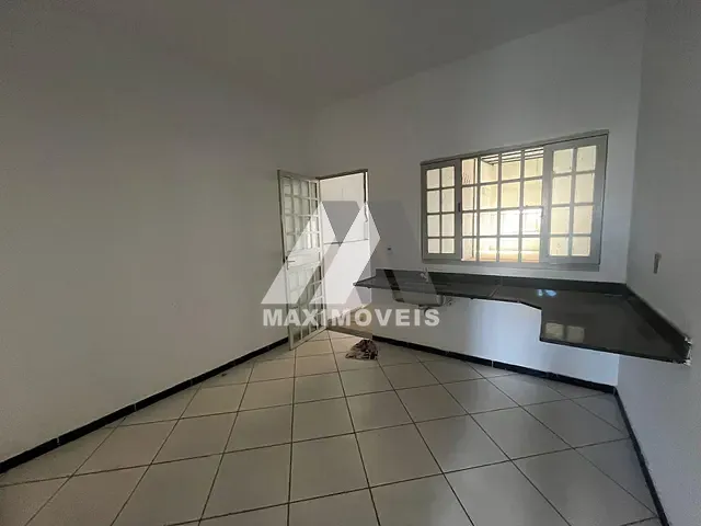 Casa para alugar, no bairro São Francisco em Araçuaí