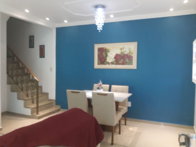 Casa com 600m² 2 quartos e 2 banheiros, à venda, no bairro Vila Valqueire em Rio de Janeiro