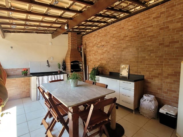 Foto do Casa - Casa Ampla e Confortável à Venda no Bairro de Fátima - Barra do Piraí/RJ | 3 Quartos, Suíte, Área Gourmet e Garagem para 2 Carros | OPEN HOUSE REAL ESTATE IMÓVEIS LTDA