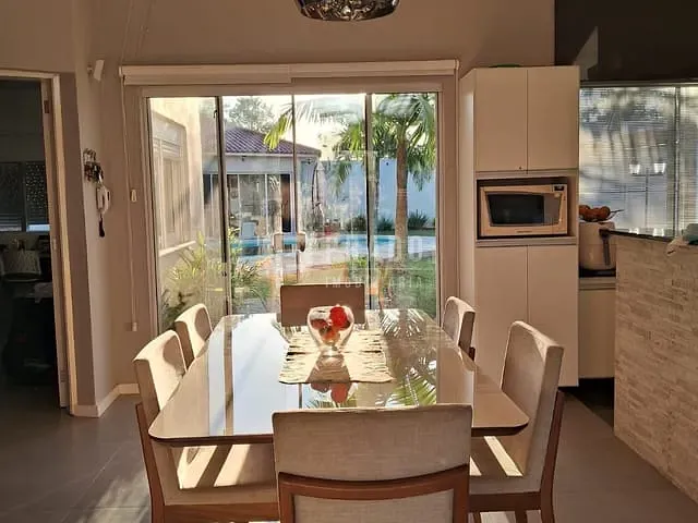Casa com 600m² 3 quartos e 4 banheiros, à venda, no bairro Laranjal em Pelotas