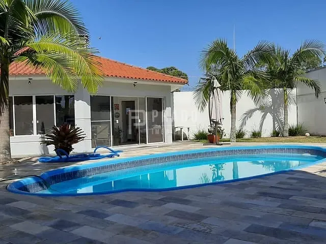 Casa com 600m² 3 quartos e 4 banheiros, à venda, no bairro Laranjal em Pelotas