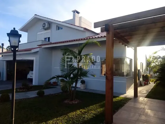 Casa com 600m² 3 quartos e 4 banheiros, à venda, no bairro Laranjal em Pelotas