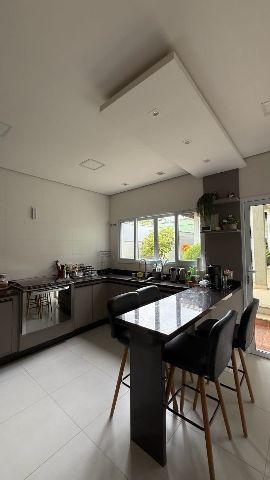 Casa com 508m² 4 quartos e 5 banheiros, à venda, no bairro Ipiranga em Louveira