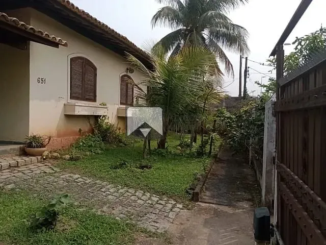 Casa com 700m² 3 quartos e 2 banheiros, à venda, no bairro Camboinhas em Niterói