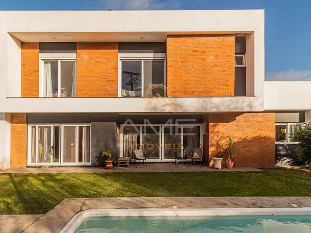 Casa com 561m² 4 quartos e 5 banheiros, à venda, no bairro Três Vendas em Pelotas