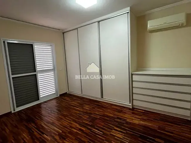 Casa com 300m² 3 quartos e 5 banheiros, para alugar, no bairro Itapeva em Votorantim