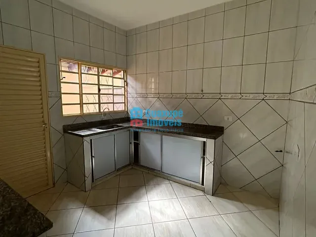 Casa com 250m² 3 quartos e 1 banheiro, à venda, no bairro Residencial Aroeira II em GUAXUPÉ