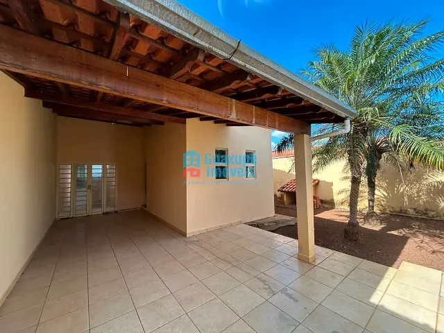 Casa com 250m² 3 quartos e 1 banheiro, à venda, no bairro Residencial Aroeira II em GUAXUPÉ