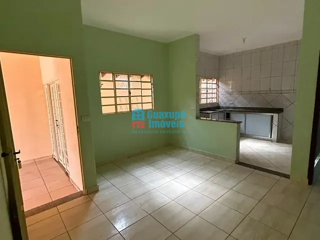 Casa com 250m² 3 quartos e 1 banheiro, à venda, no bairro Residencial Aroeira II em GUAXUPÉ