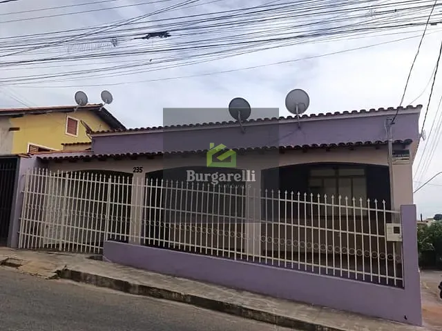 Casa 3 quartos e 1 banheiro, para alugar, no bairro Jardim Bela Vista em Lavras