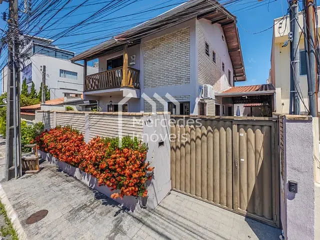Casa com 192m² 4 quartos e 4 banheiros, à venda, no bairro Fazenda em Itajaí