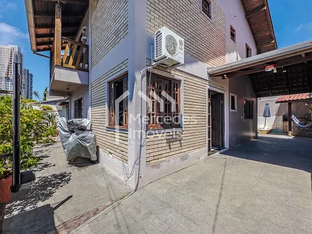 Casa com 192m² 4 quartos e 4 banheiros, à venda, no bairro Fazenda em Itajaí