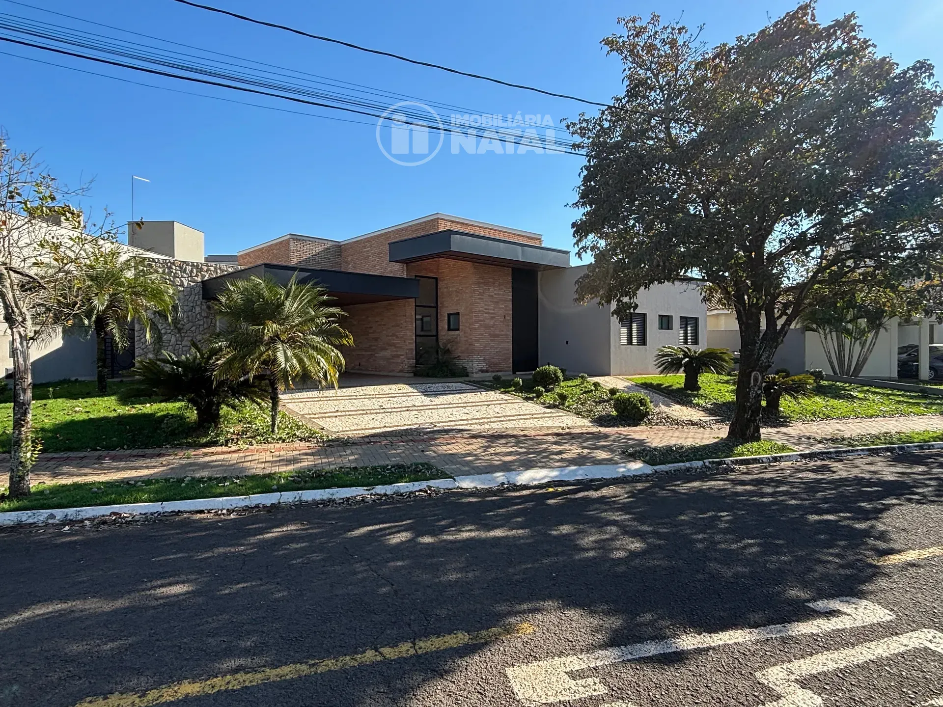 Casa, 4 quartos, 245 m² - Foto 1