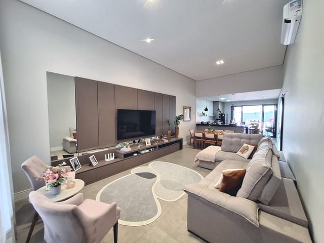 Casa com 300m² 3 quartos e 3 banheiros, à venda, no bairro Residencial Jatobas em Louveira