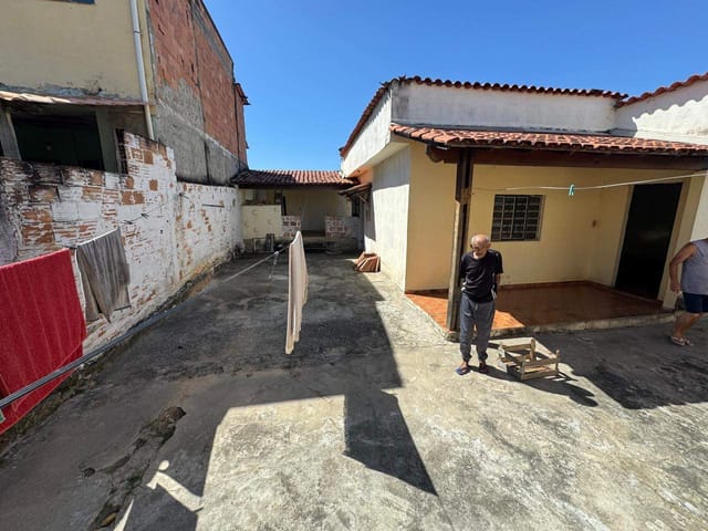 Casa 5 quartos e 2 banheiros, à venda, no bairro Monte Azul em Belo Horizonte