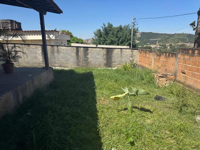 Casa 5 quartos e 2 banheiros, à venda, no bairro Monte Azul em Belo Horizonte