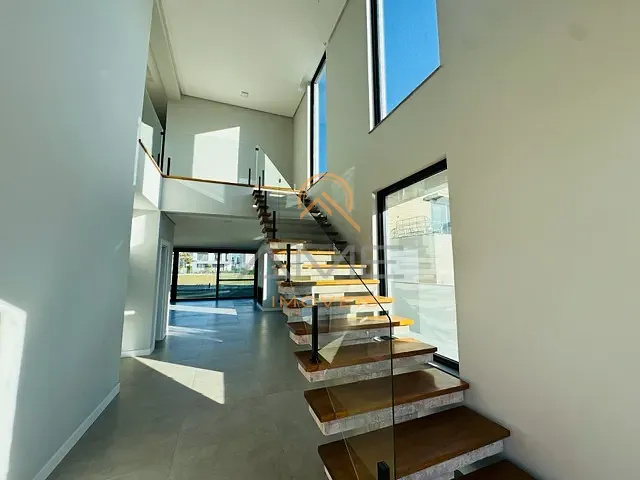 Casa 4 quartos e 5 banheiros, à venda, no bairro Laranjal em Pelotas