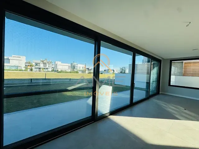 Casa 4 quartos e 5 banheiros, à venda, no bairro Laranjal em Pelotas